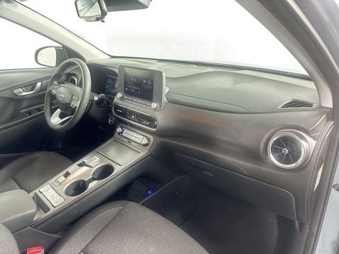 Used 2023 Hyundai Kona SE image 29