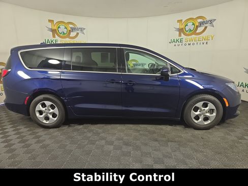 Used 2017 Chrysler Pacifica LX w/ Tire & Wheel Group FWD image 10