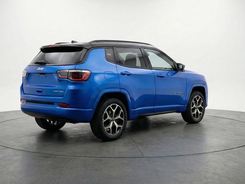 Used 2025 Jeep Compass Limited image 9