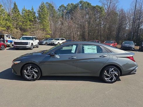 New 2026 Hyundai Elantra Limited FWD image 17