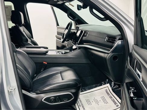 Used 2024 Jeep Wagoneer Series II image 7