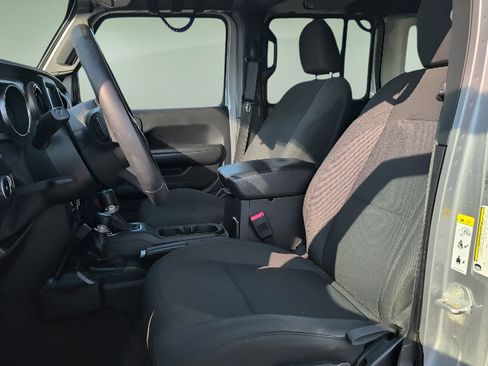 Used 2018 Jeep Wrangler Unlimited Sport S AWD/4WD image 9