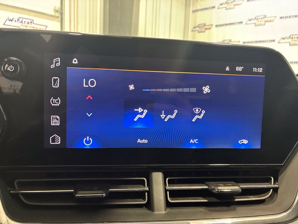 Used 2025 Chevrolet Trax LT FWD image 25
