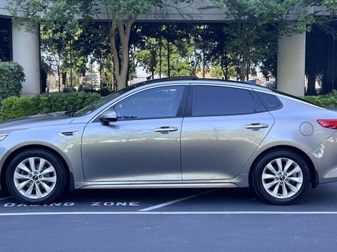 Used 2016 Kia Optima EX w/ Premium Package image 8