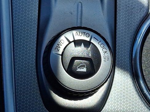 Used 2017 Nissan Pathfinder SL w/ SL Tech Package AWD/4WD image 26
