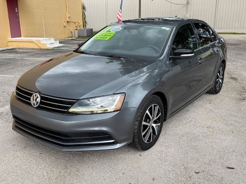 Used 2017 Volkswagen Jetta SE FWD image 4