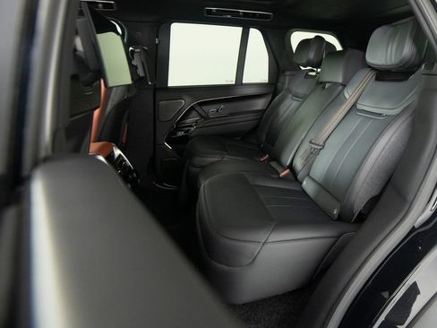 Used 2025 Land Rover Range Rover SV AWD/4WD image 37