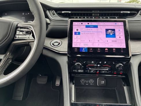 New 2025 Jeep Grand Cherokee Overland w/ Luxury Tech Group IV image 12