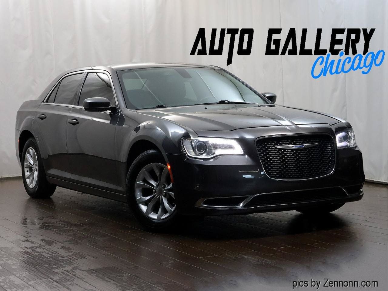 Used 2018 Chrysler 300 Touring RWD image 1