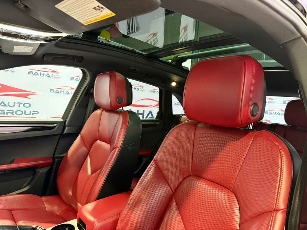 Used 2023 Porsche Macan AWD/4WD image 14