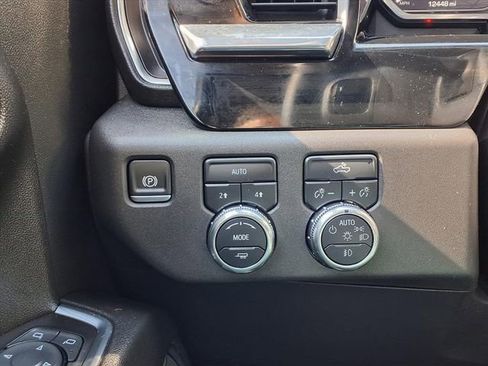 Used 2025 GMC Sierra 1500 Elevation image 17