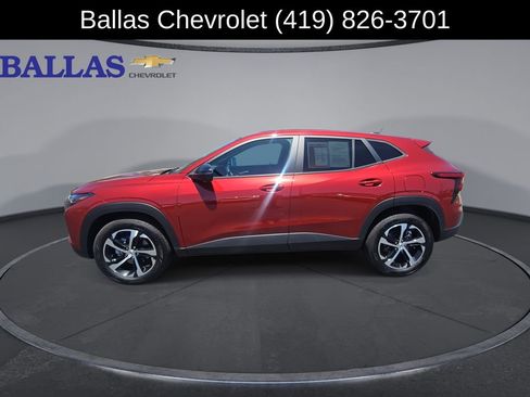 Certified 2024 Chevrolet Trax RS w/ Sunroof Package FWD image 5