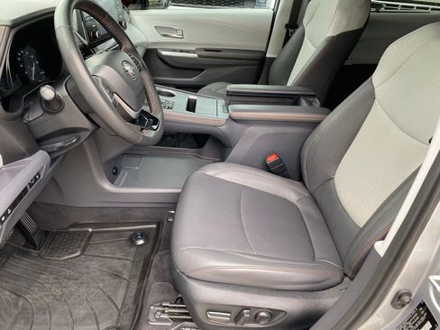 Used 2023 Toyota Sienna XSE w/ XSE Plus Package image 13