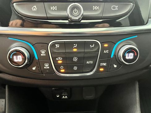Used 2023 Chevrolet Traverse RS AWD/4WD image 28
