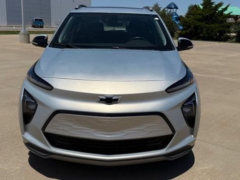 Used 2022 Chevrolet Bolt EUV Premier w/ Sun & Sound Package FWD image 3