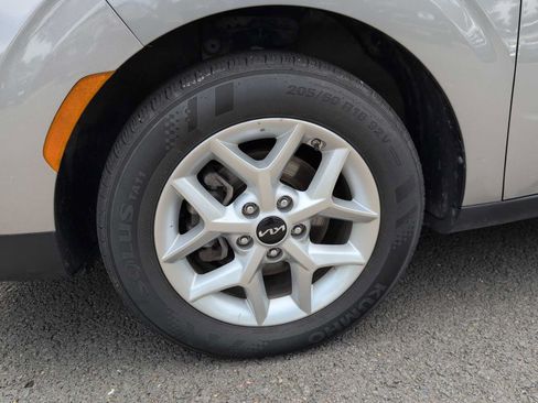 Used 2024 Kia Soul LX w/ Option Group 015 FWD image 14