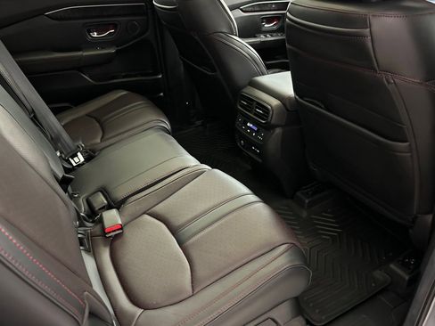 Used 2025 Honda Pilot Black Edition image 31