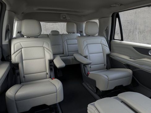 New 2026 Lincoln Navigator Premiere AWD/4WD image 11