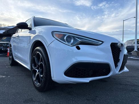 Used 2022 Alfa Romeo Stelvio Veloce image 9