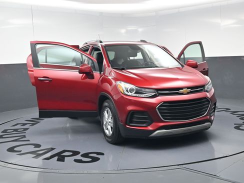 Used 2020 Chevrolet Trax LT w/ Driver Confidence Package image 23