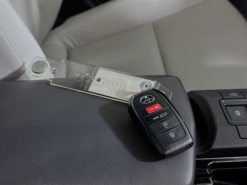 Certified 2024 Toyota Prius Limited image 33