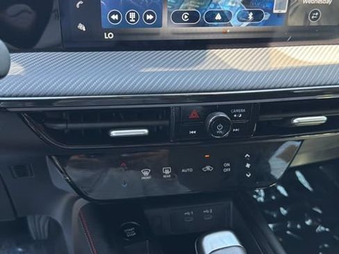 Used 2025 Nissan Kicks SR FWD image 30