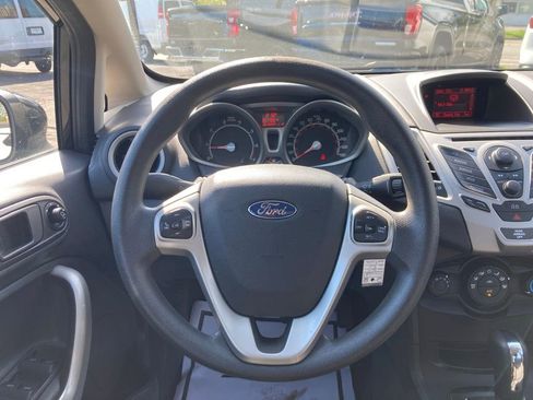 Used 2013 Ford Fiesta SE FWD image 6
