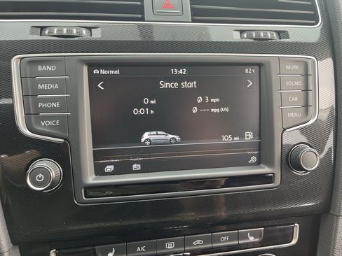 Used 2016 Volkswagen Golf 4-Door FWD image 20