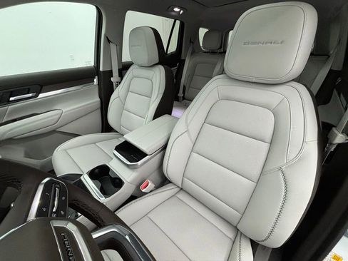 New 2026 GMC Terrain Denali w/ LPO, Black Badging Package image 22