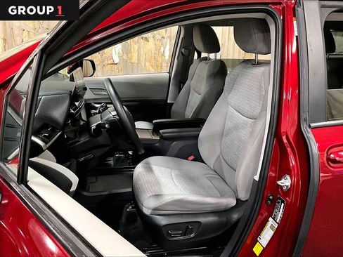 Used 2023 Toyota Sienna LE image 7