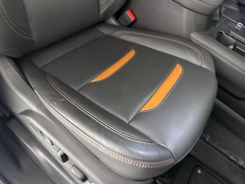 Used 2025 GMC Sierra 2500 AT4 image 28