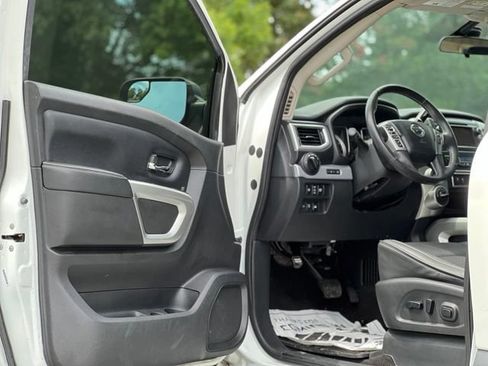 Used 2019 Nissan Titan PRO-4X AWD/4WD image 9
