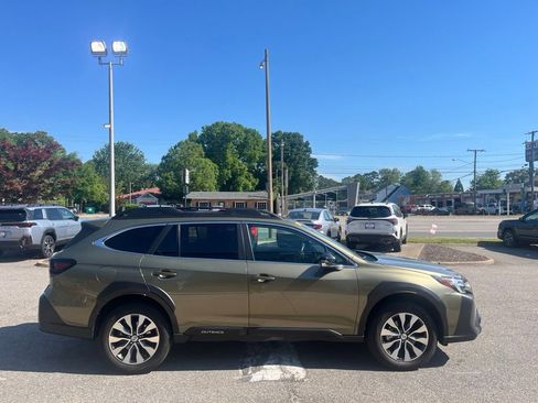 Used 2023 Subaru Outback Limited AWD/4WD image 3