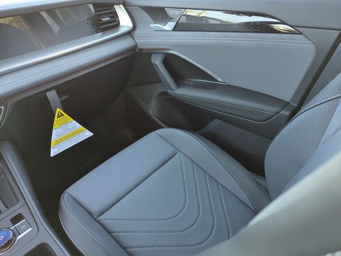 New 2026 Volkswagen Tiguan SE R-Line FWD image 25