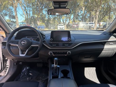 Used 2025 Nissan Altima 2.5 SV image 29