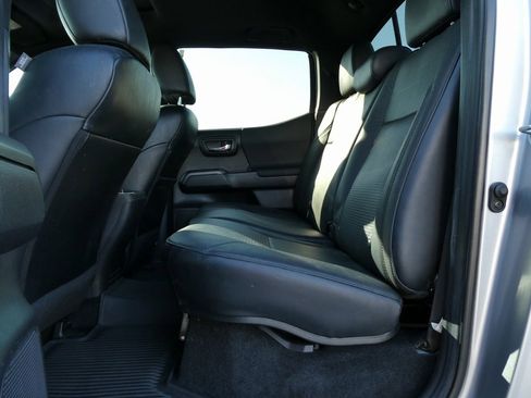 Used 2023 Toyota Tacoma TRD Off-Road image 17