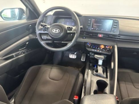 Used 2025 Hyundai Elantra Sport FWD image 19