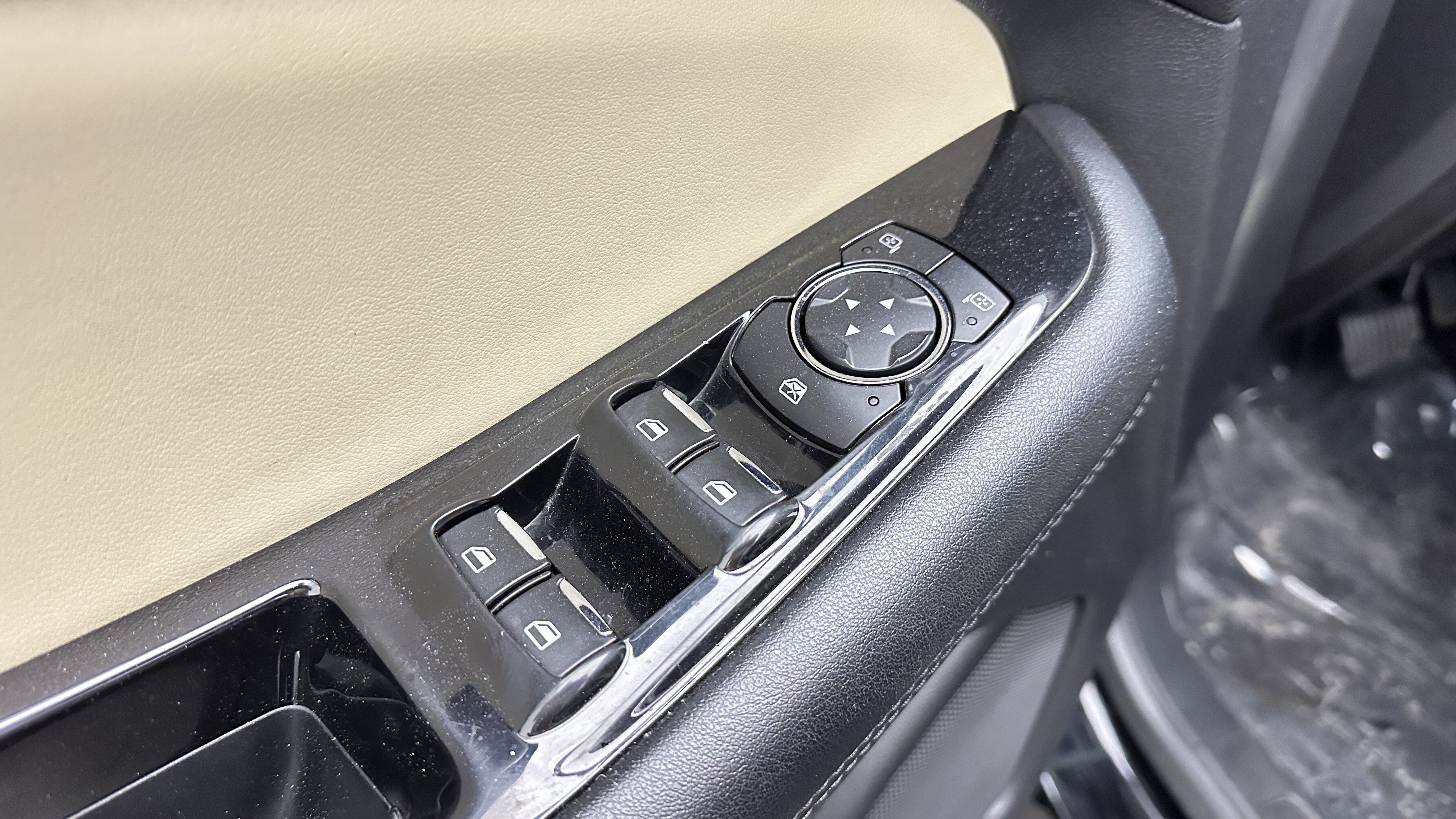 Used 2016 Ford Edge SEL w/ Equipment Group 201A AWD/4WD image 10
