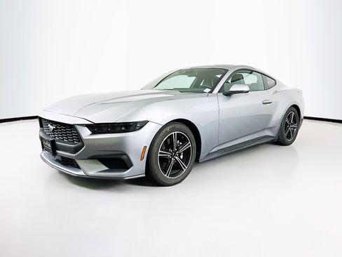 Used 2025 Ford Mustang Premium image 3