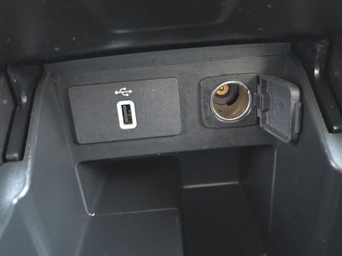 Used 2017 Ford Explorer XLT w/ Equipment Group 202A image 27