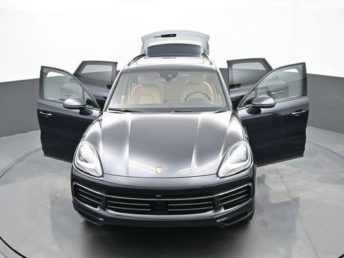 Certified 2023 Porsche Cayenne Platinum Edition image 31