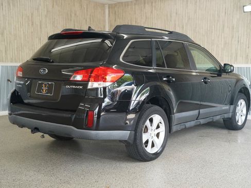 Used 2014 Subaru Outback 2.5i Premium w/ Moonroof Package AWD/4WD image 10