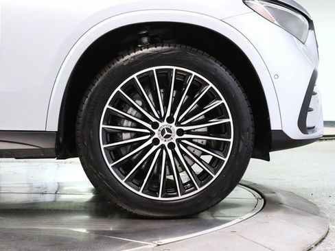 Used 2025 Mercedes-Benz GLC 350e 4MATIC w/ AMG Line image 15