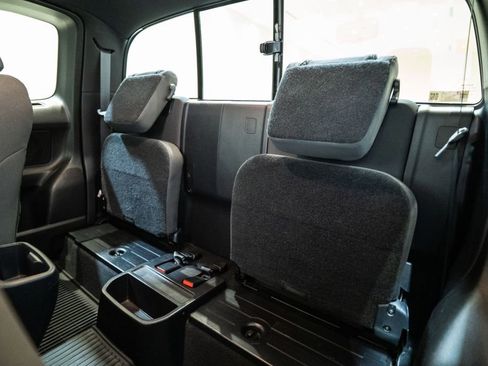 Used 2017 Toyota Tacoma TRD Off-Road image 30