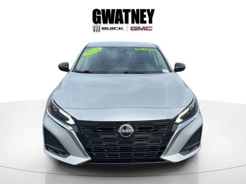 Used 2024 Nissan Altima 2.5 SV image 1