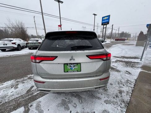 Used 2023 Mitsubishi Outlander SEL image 6