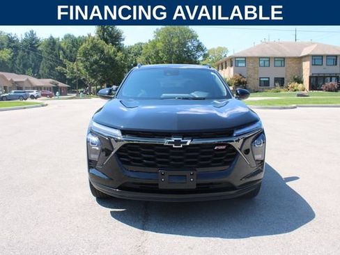 Used 2024 Chevrolet Trax RS w/ Sunroof Package FWD image 3
