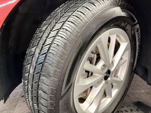 Used 2023 Kia Carnival LX image 33