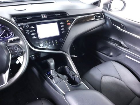 Used 2019 Toyota Camry LE FWD image 30