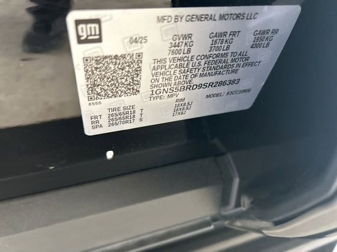 Used 2025 Chevrolet Suburban LS RWD image 46